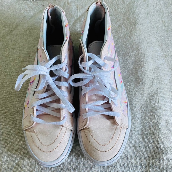 Unicorn Vans - Picture 1 of 2